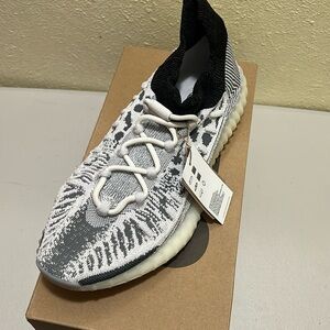 Yeezy 350v2 cmpct